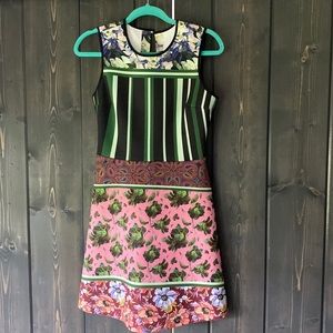 Sleeveless dress for all seasons. Wear it to work or out and about.